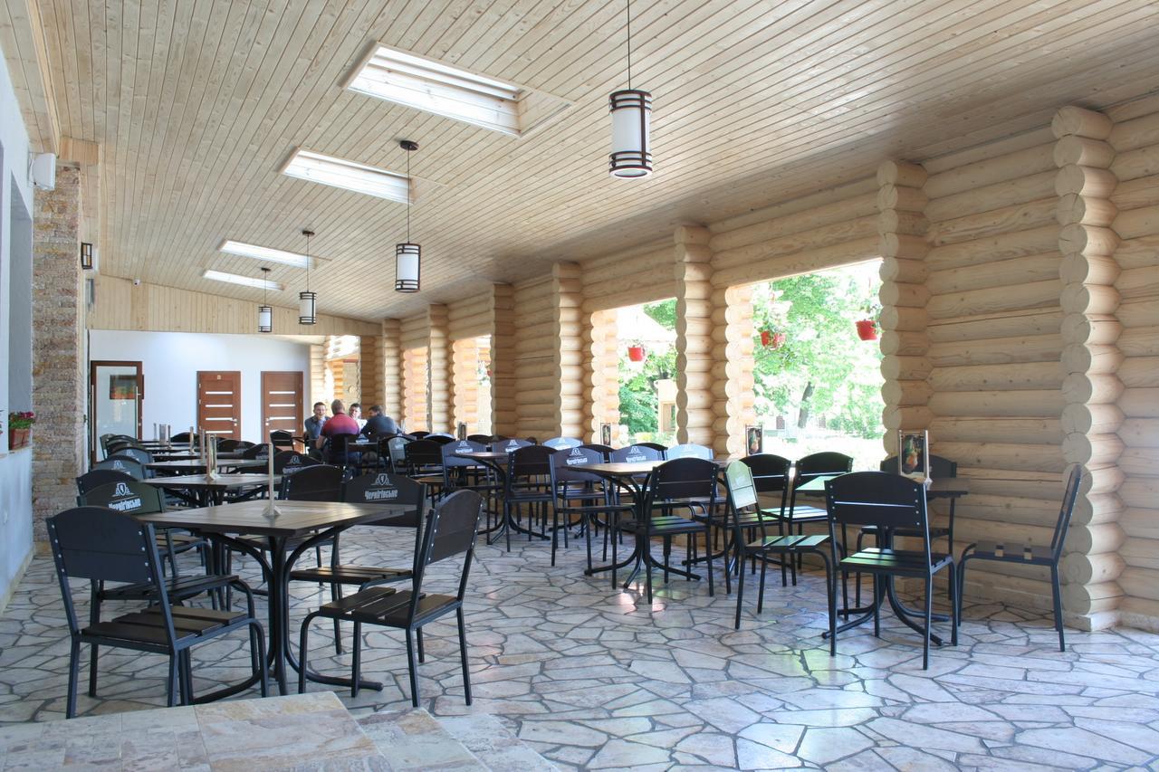 Hotel Helikon Yanoshi Exterior photo